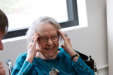 Google помог 97-летней старушке почувствовать себя инженером