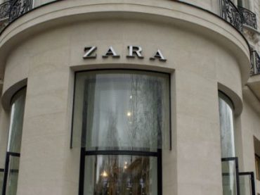 Zara уволила сотрудников, не пустивших в магазин женщину в хиджабе