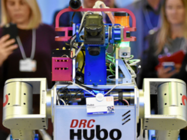 Робот Hubo поделился своими впечатлениями от участия в Форуме в Давосе