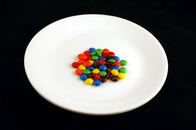«Коварный» перекус: как выглядят 200 калорий разных офисных снэков (фото)