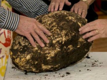 Ирландский рабочий нашел в торфянике кусок масла 2000-летней давности