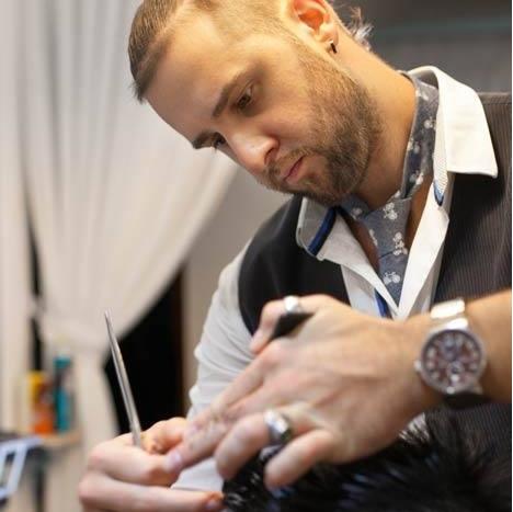 Як відкрити свій бізнес у В'єтнамі: історія українського перукаря, який стриг Роналду