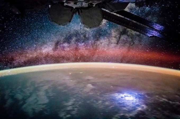 Космическая прогулка: астронавт рассказал о своей работе в открытом космосе (фото)