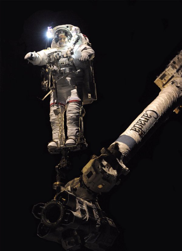 Космическая прогулка: астронавт рассказал, как работать в открытом космосе