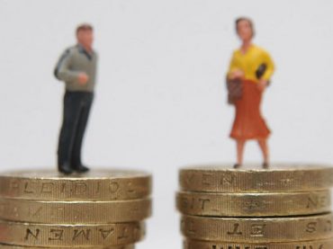 Женщины просят прибавки к зарплате не реже мужчин, но чаще получают отказ – исследование