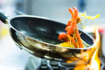 Мастера вкуса: в каких городах больше всего вакансий для поваров, и какие зарплаты им предлагают