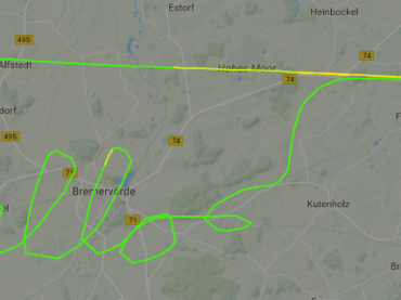 Пилот самолета написал в воздухе приветствие на экранах радаров