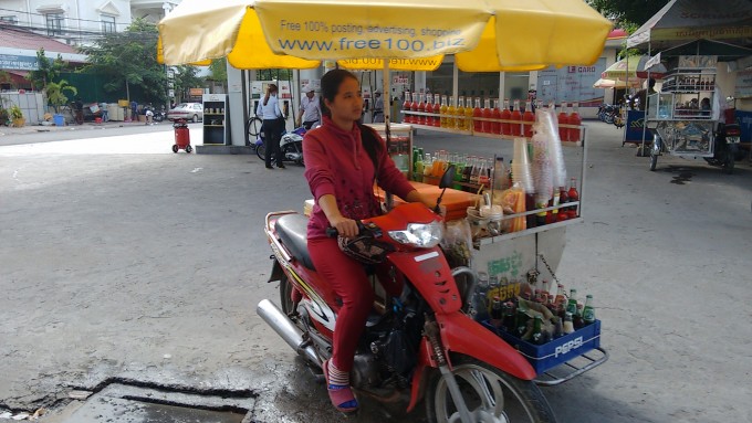 О бизнесе без налогов, работе в NGO, жареных пауках и зарплате $4500: жизнь украинца в Камбодже