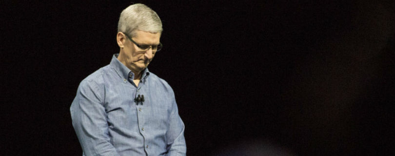 Неудачи Apple отразились на зарплате Тима Кука