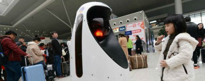 В Китае роботы-полицейские выслеживают преступников