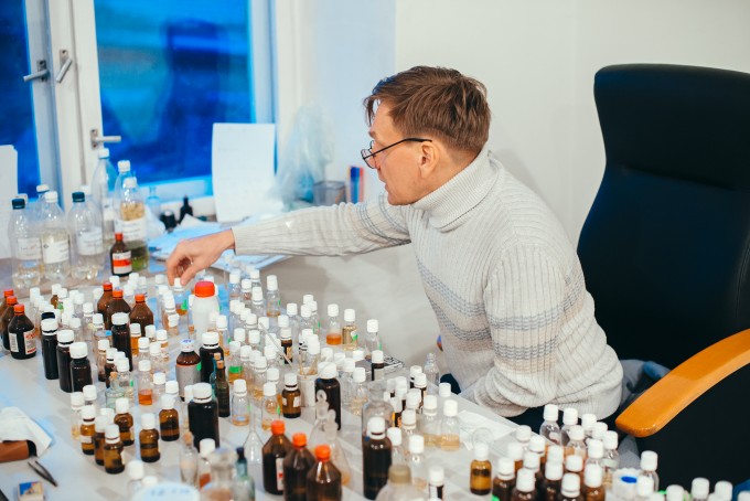 «В парфюмерии все так же, как в музыке, – только из других материалов»: интервью с парфюмером Евгением Лазарчуком