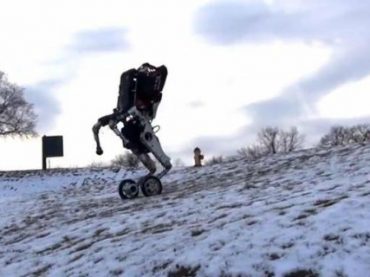 Boston Dynamics показали прыгающего робота на колесах