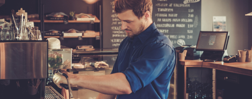 «Гостеприимные» зарплаты: что предлагают работодатели официантам и поварам