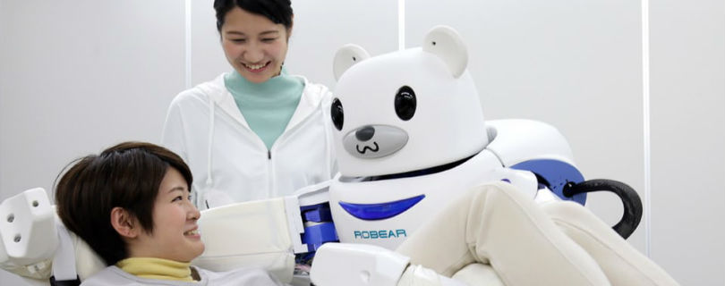 К 2020 году в Японии о большинстве стариков будут заботиться роботы