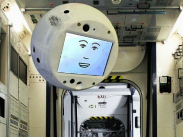 Airbus и IBM разработали летающего робота-астронавта