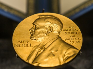 Нобелевскую премию по литературе не будут вручать из-за секс-скандала