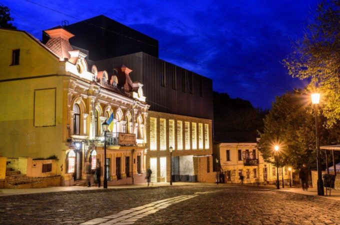 Вольная интерпретация «Дон Кихота», украинская фантастика и персонажи в поиске автора: 9 премьер в кино и театрах, на которые стоит пойти в сентябре