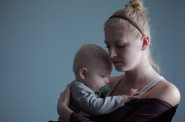 Запитайте юриста: які права та гарантії мають матері-одиначки на роботі?