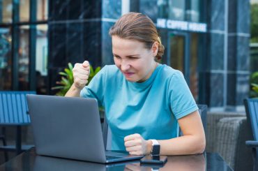Хейтерська атака на роботі та в соцмережах: як реагувати та уникати