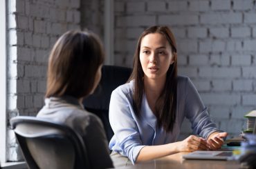 Запитайте юриста: що робити, якщо вас відмовляються брати на роботу через те, що розмовляєте українською?